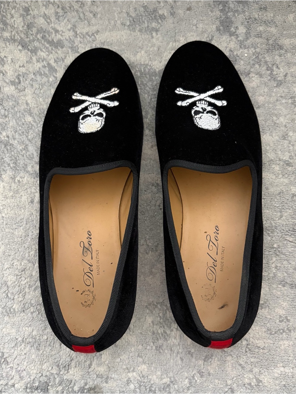 Del Toro Black Velvet Skull-Embroidered Slippers